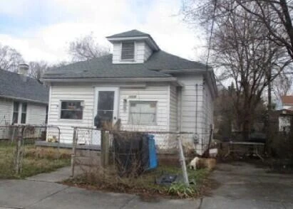 1334 Morton AVE - Photo 2