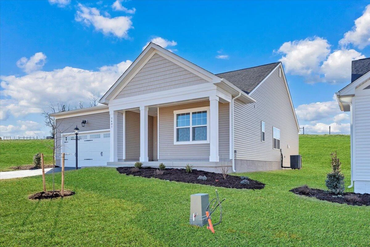 7401 King's Pointe DR