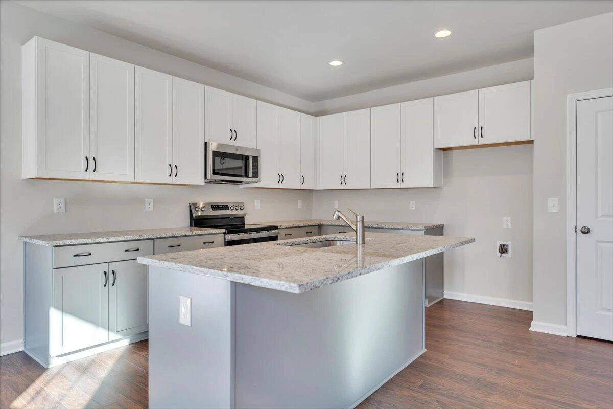 7401 King's Pointe DR - Photo 10