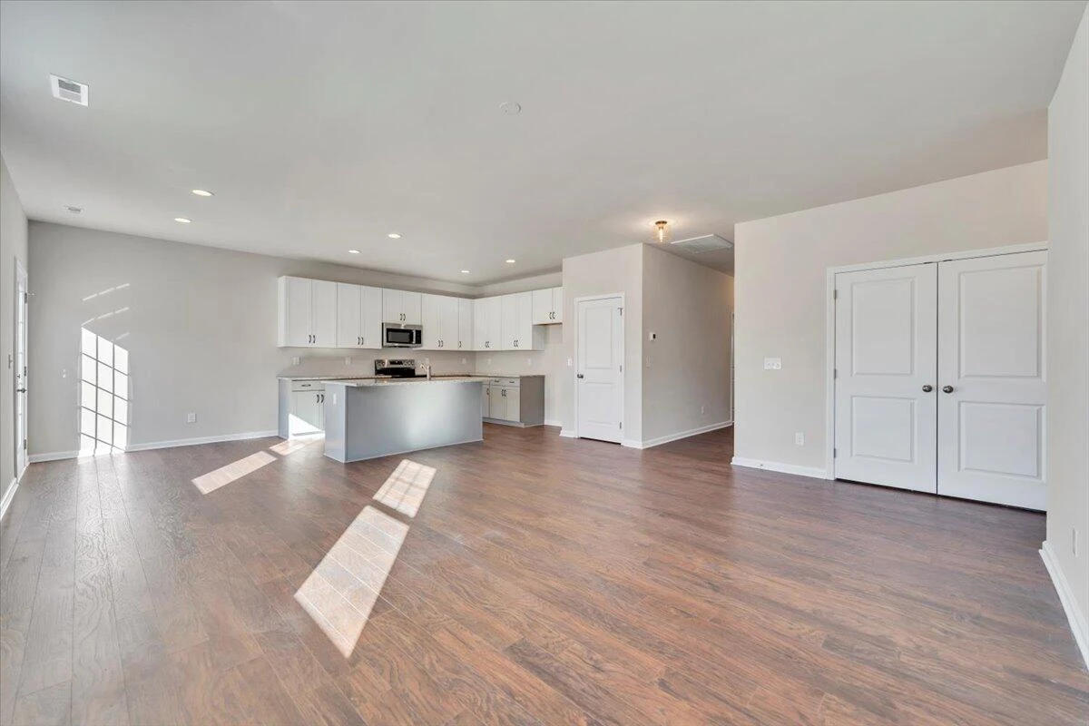 7401 King's Pointe DR - Photo 8