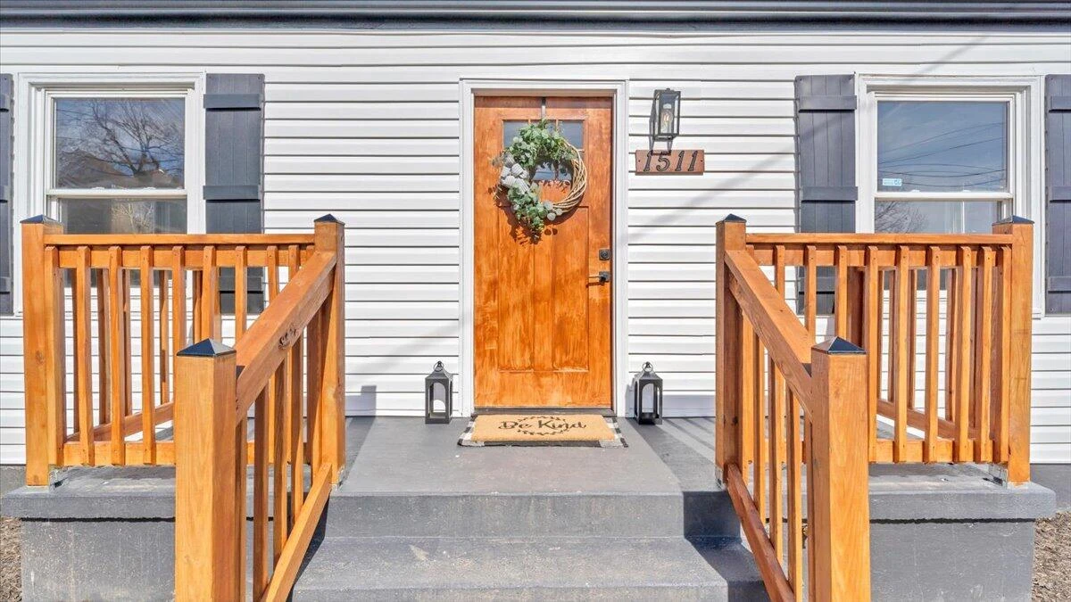 1511 Hanover AVE - Photo 2