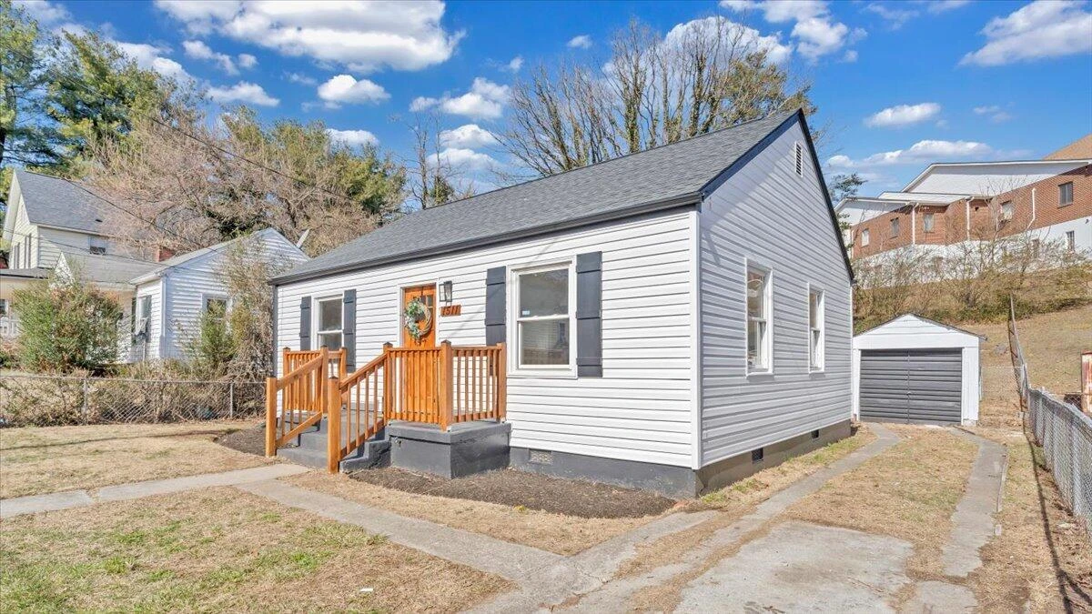 1511 Hanover AVE - Photo 3