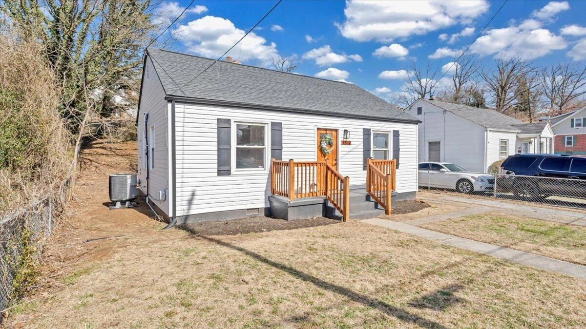 1511 Hanover AVE - Photo 4