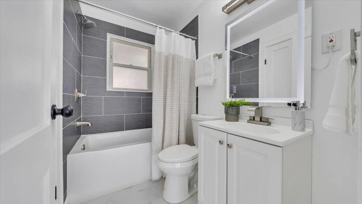 1511 Hanover AVE - Photo 6