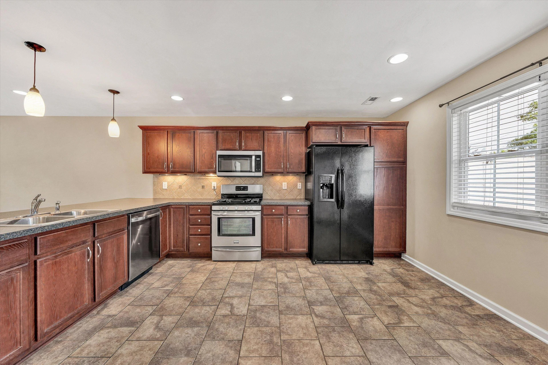 1203 Missouri AVE - Photo 12