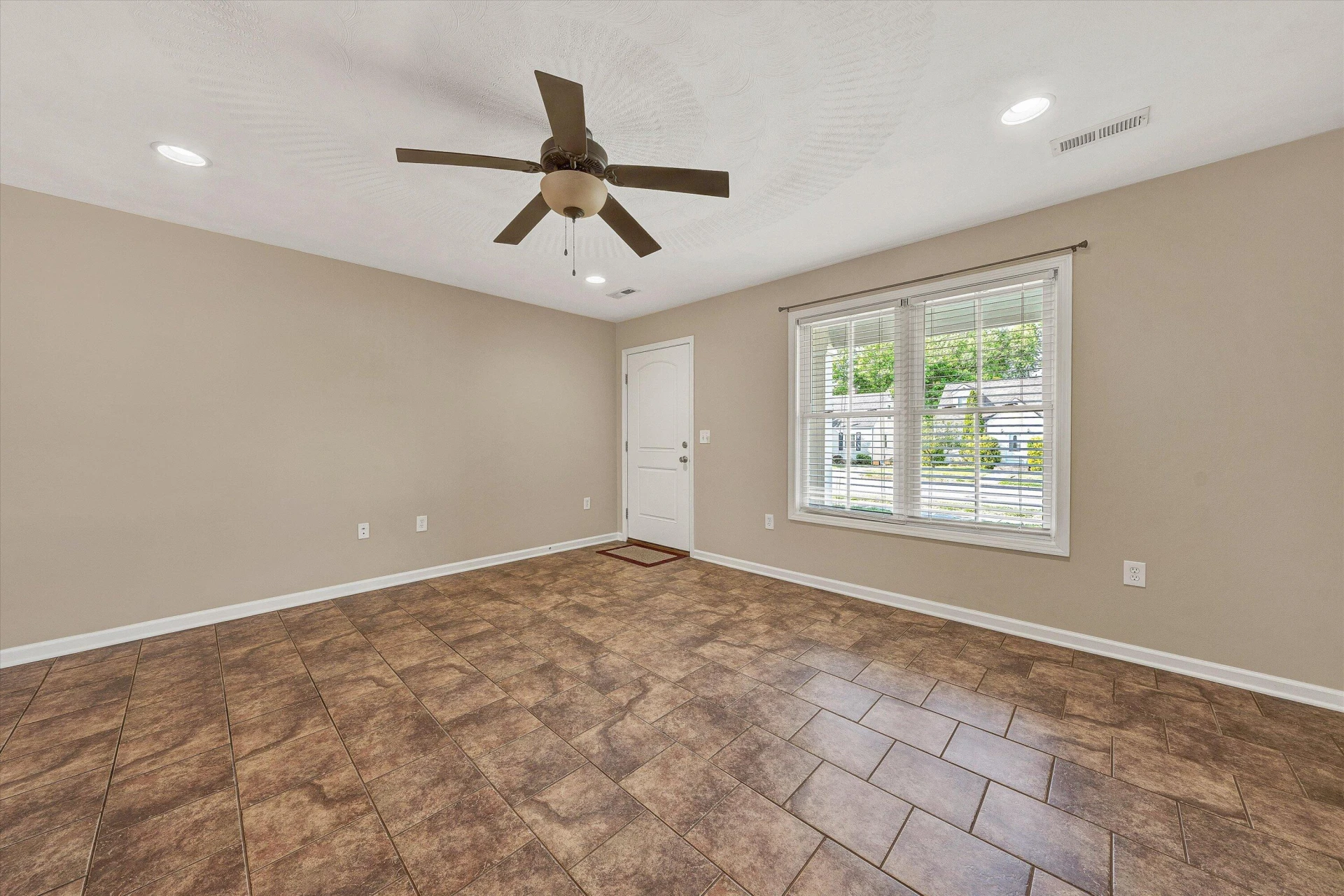 1203 Missouri AVE - Photo 8