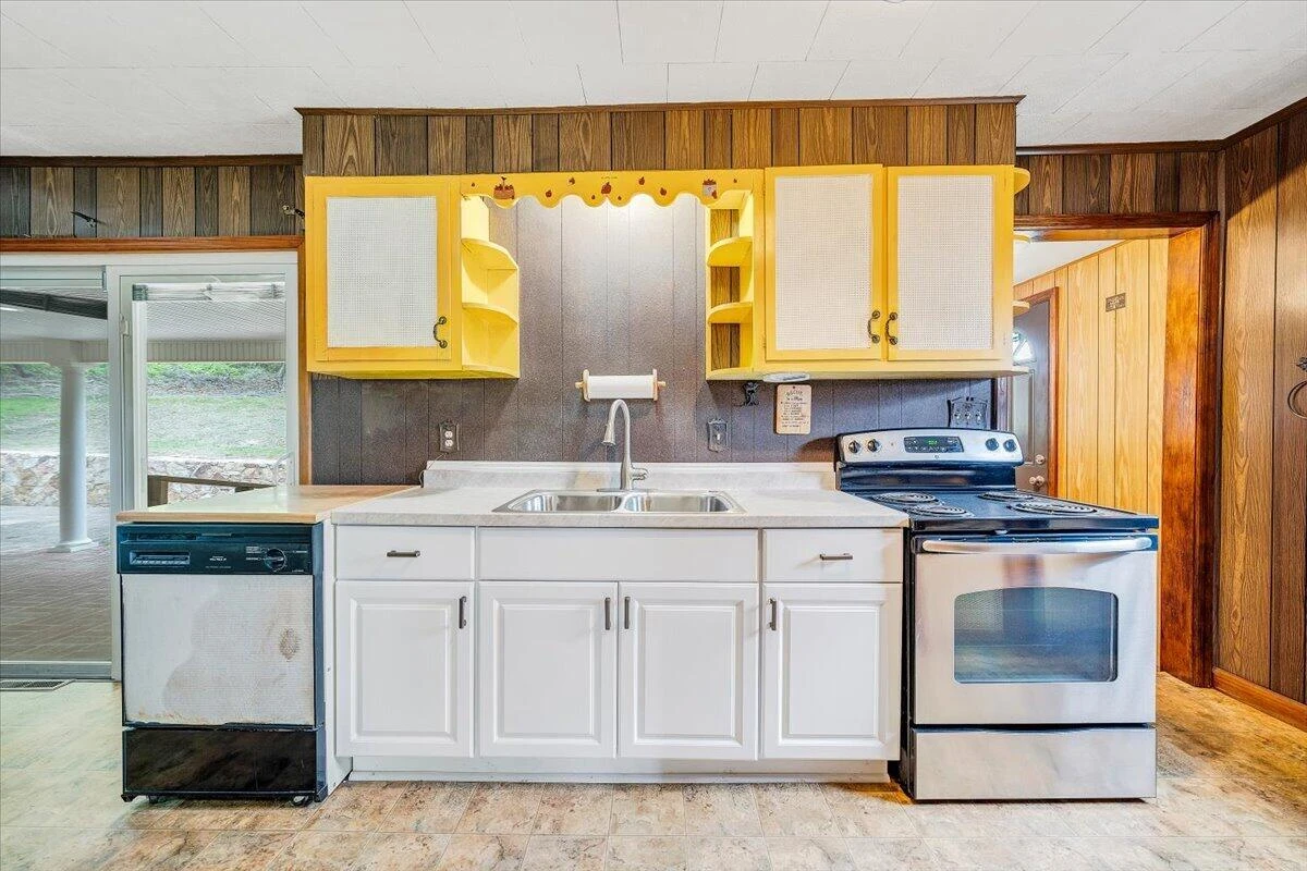 93 Forest AVE - Photo 8