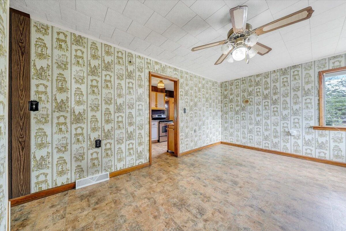 93 Forest AVE - Photo 12