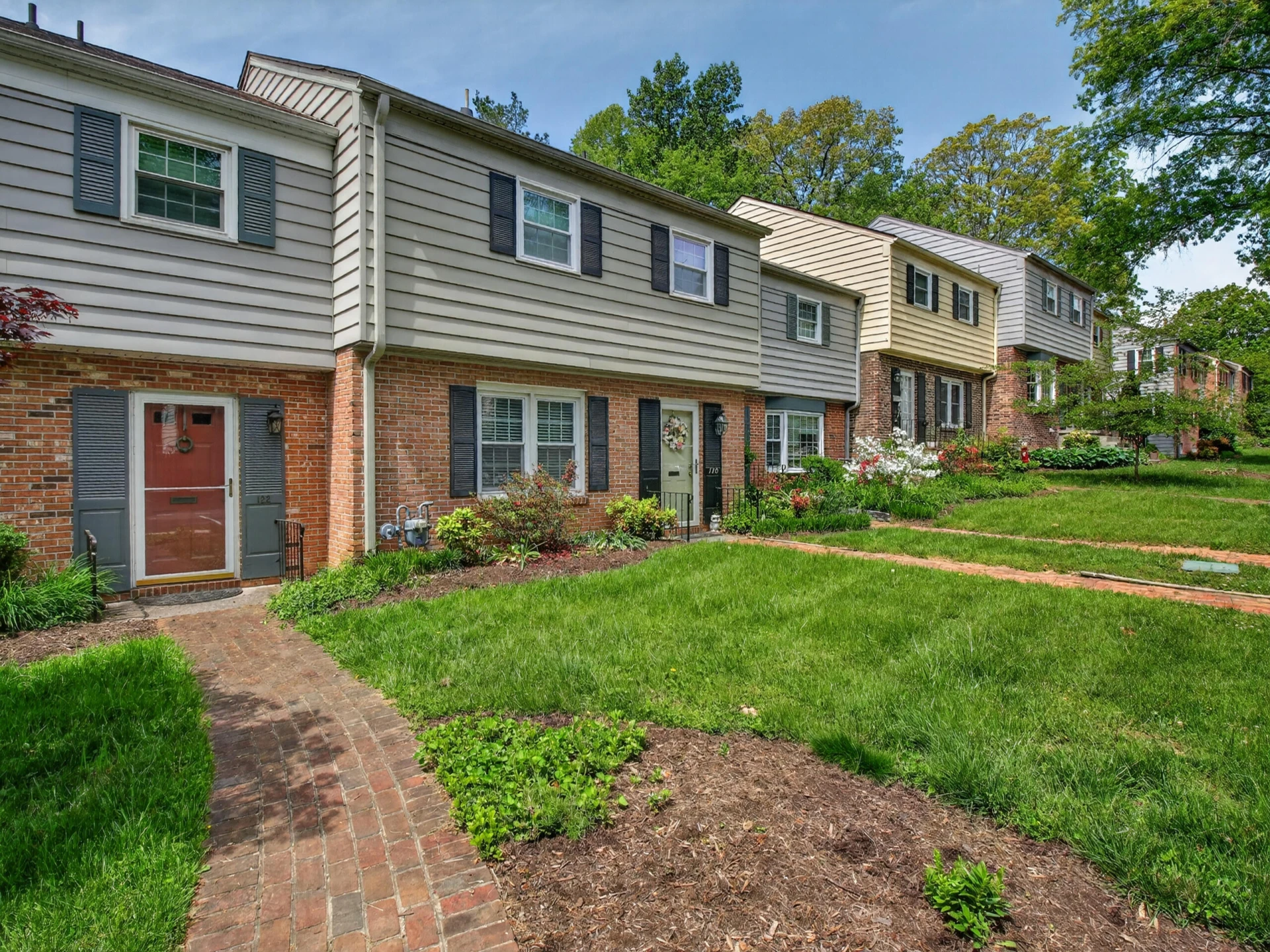 120 Camelot CT - Photo 32