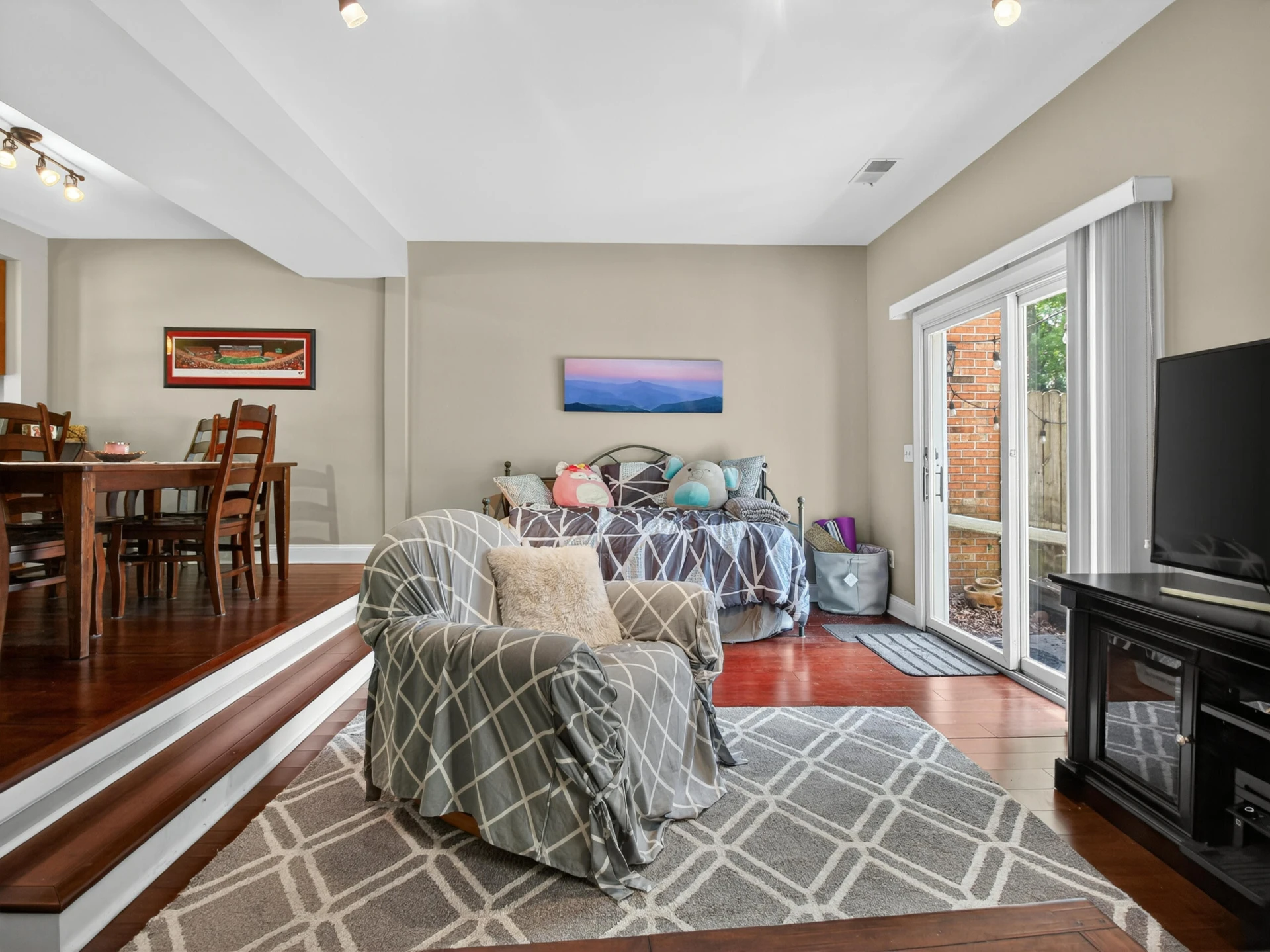 120 Camelot CT - Photo 7
