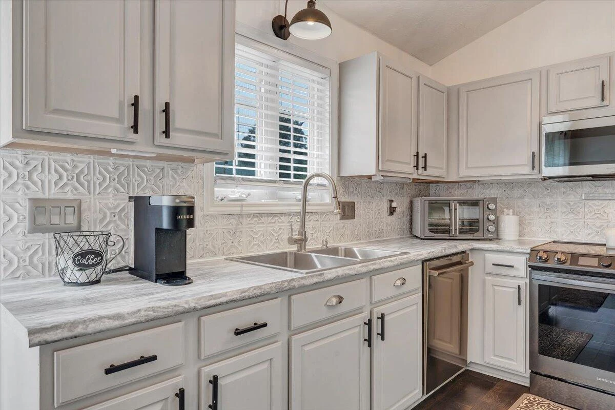 439 Howard DR - Photo 17