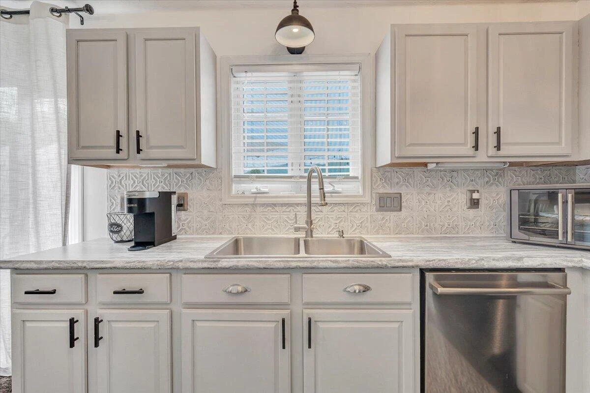 439 Howard DR - Photo 18