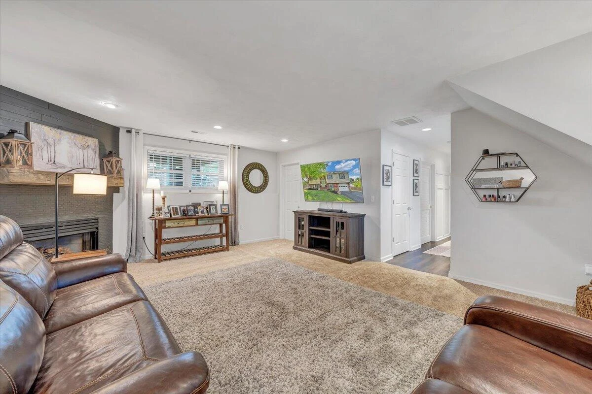 439 Howard DR - Photo 31