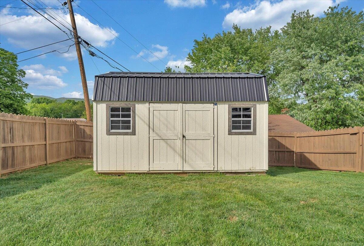 439 Howard DR - Photo 46