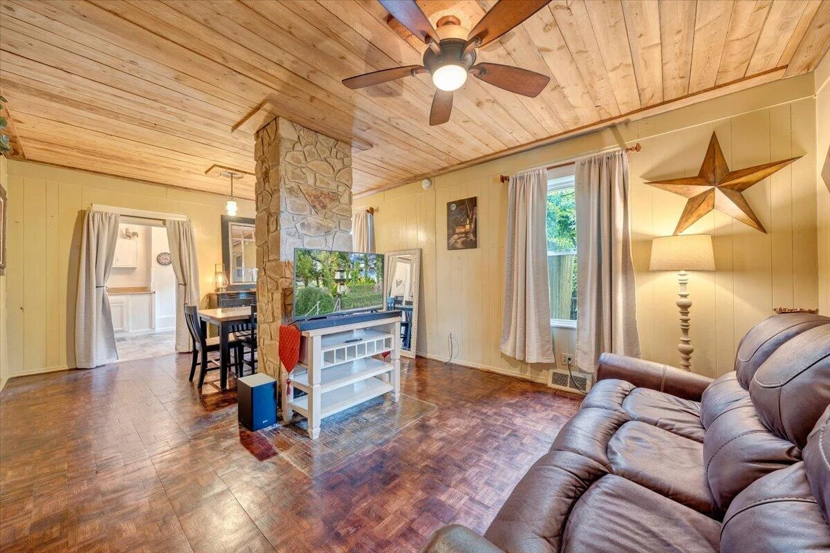 1524 Tazewell AVE - Photo 11
