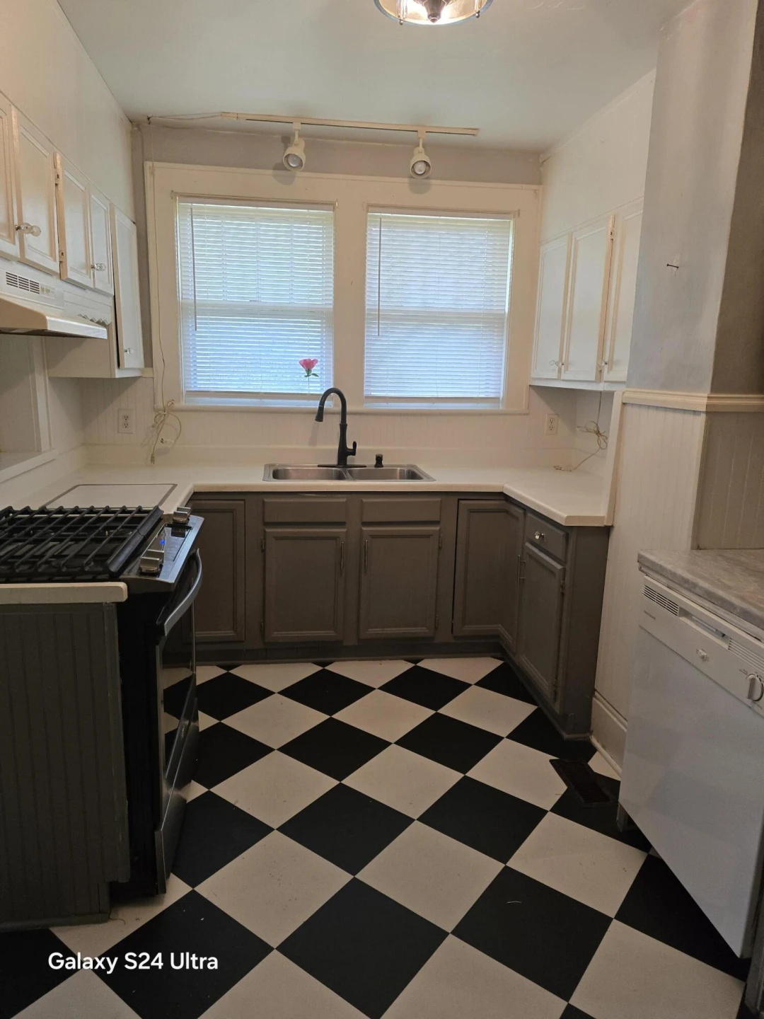 113 Princeton CIR - Photo 2