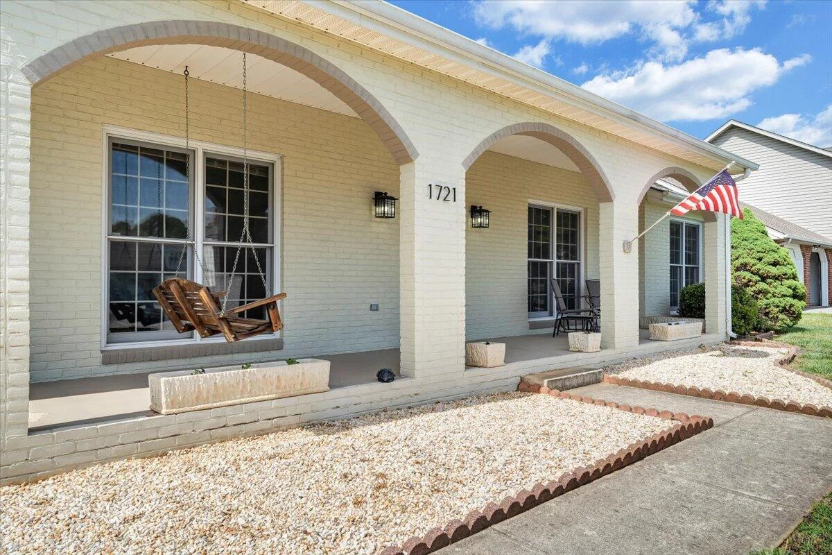 1721 Mill Pond DR - Photo 3