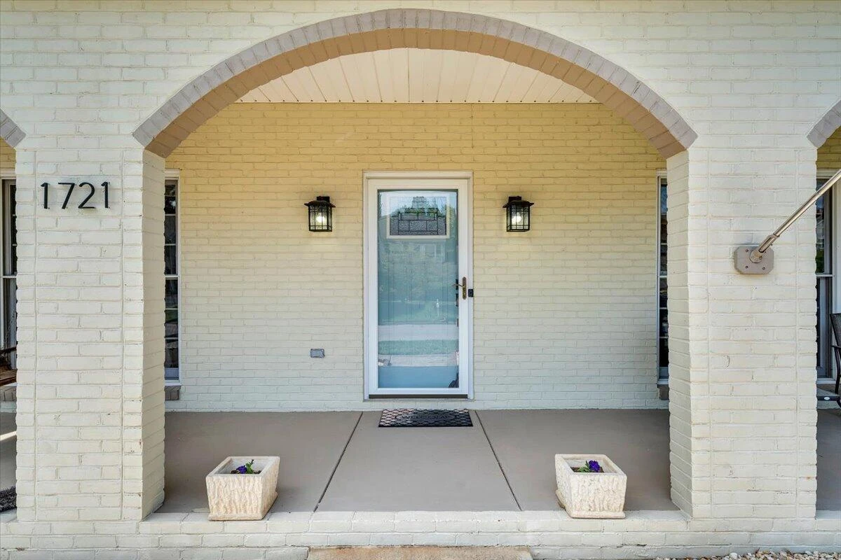 1721 Mill Pond DR - Photo 4