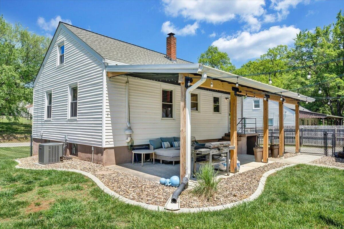 5112 Oak Grove BLVD - Photo 2