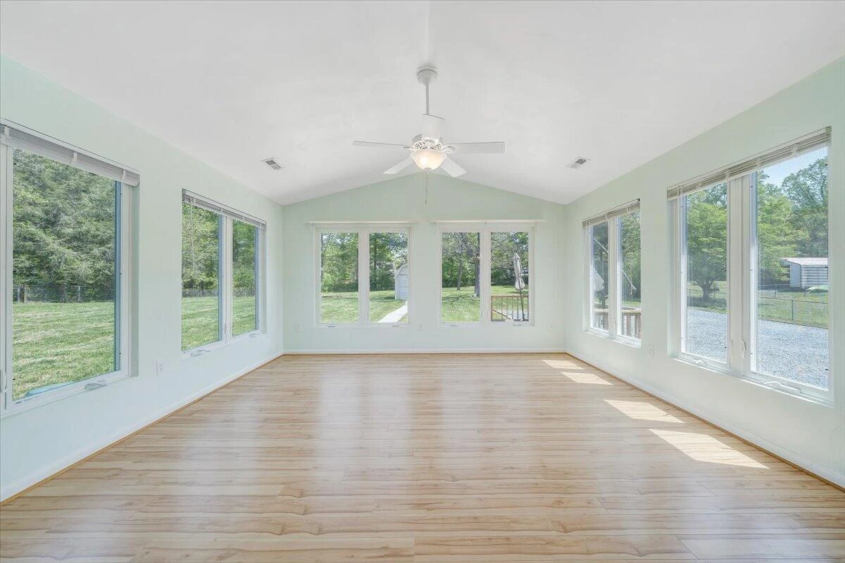 1079 Mildred ST - Photo 16