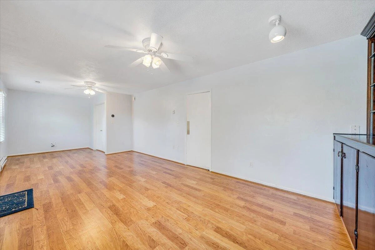 1079 Mildred ST - Photo 10