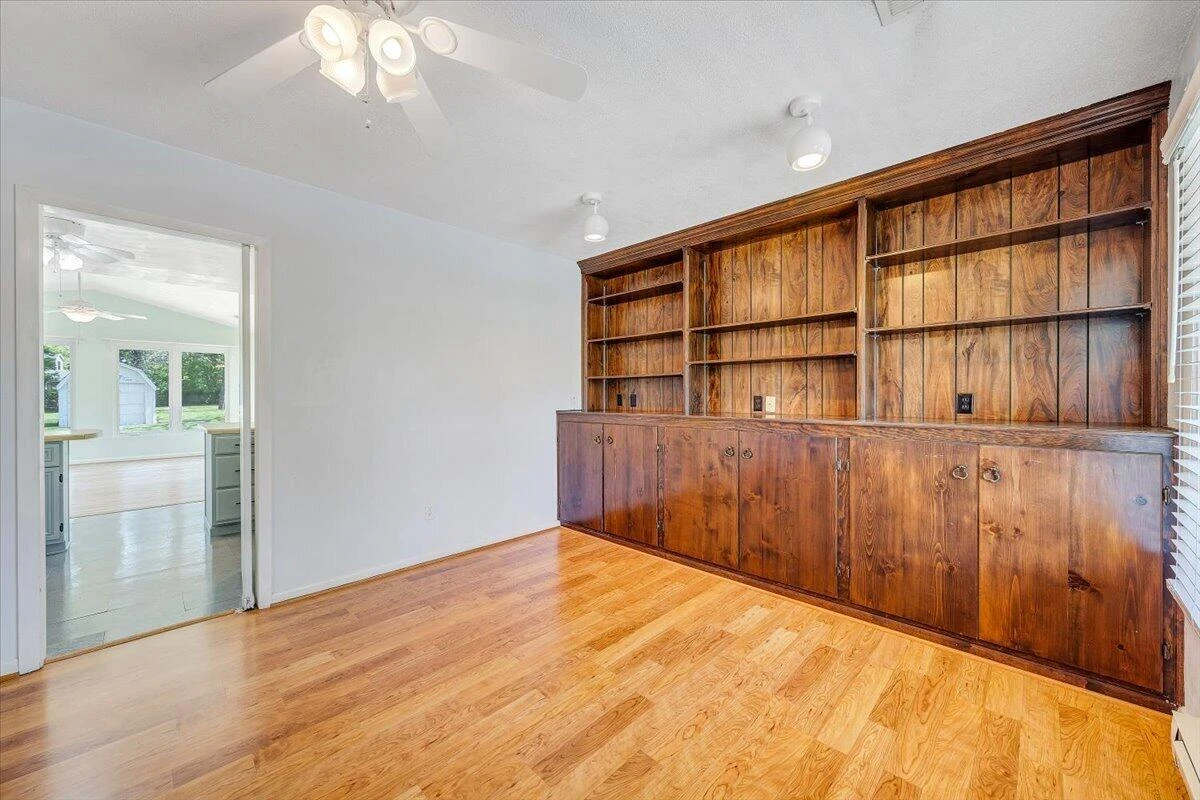 1079 Mildred ST - Photo 11