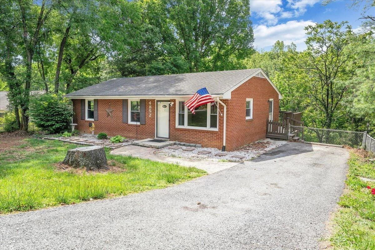 4852 Autumn LN - Photo 32