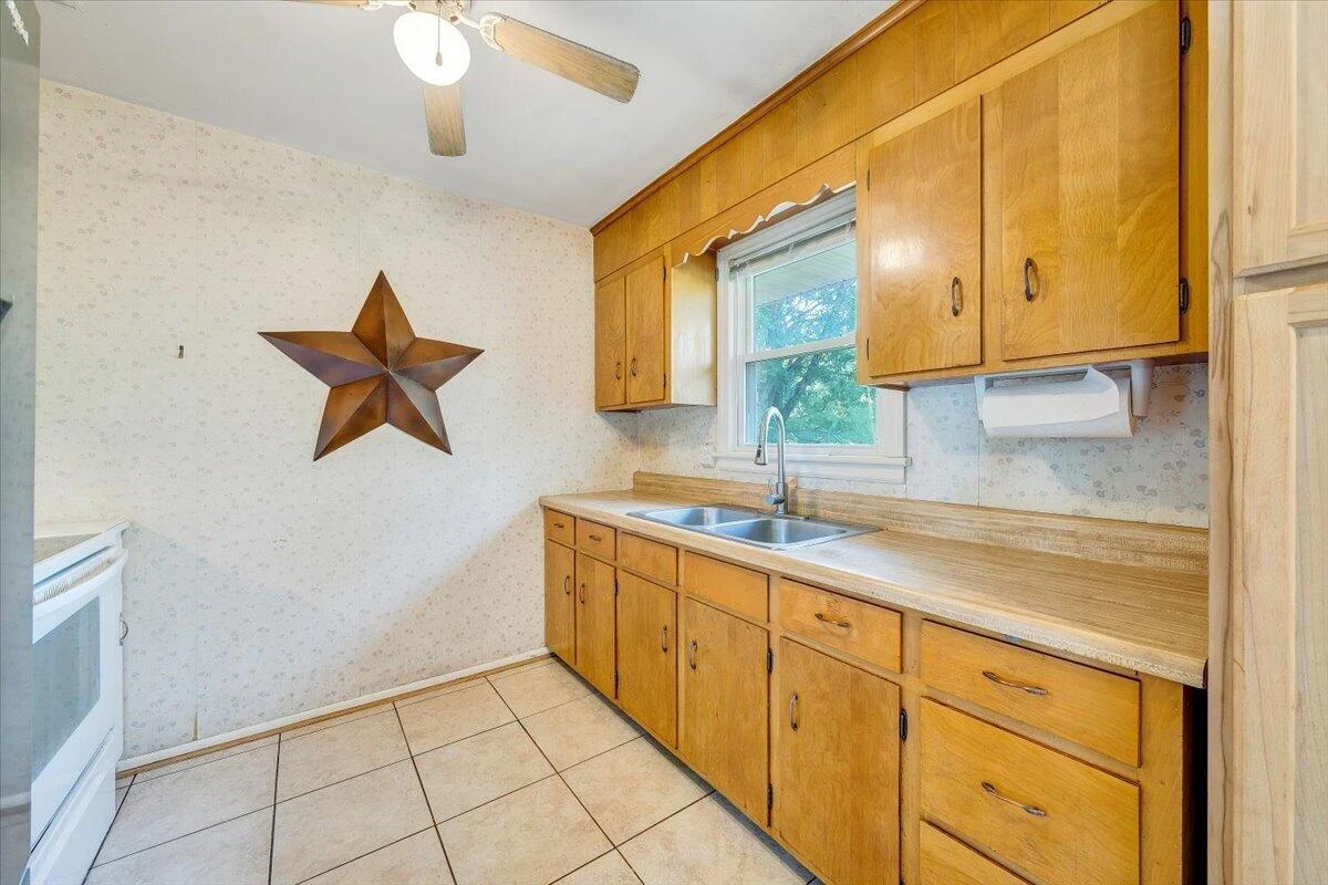 4852 Autumn LN - Photo 9