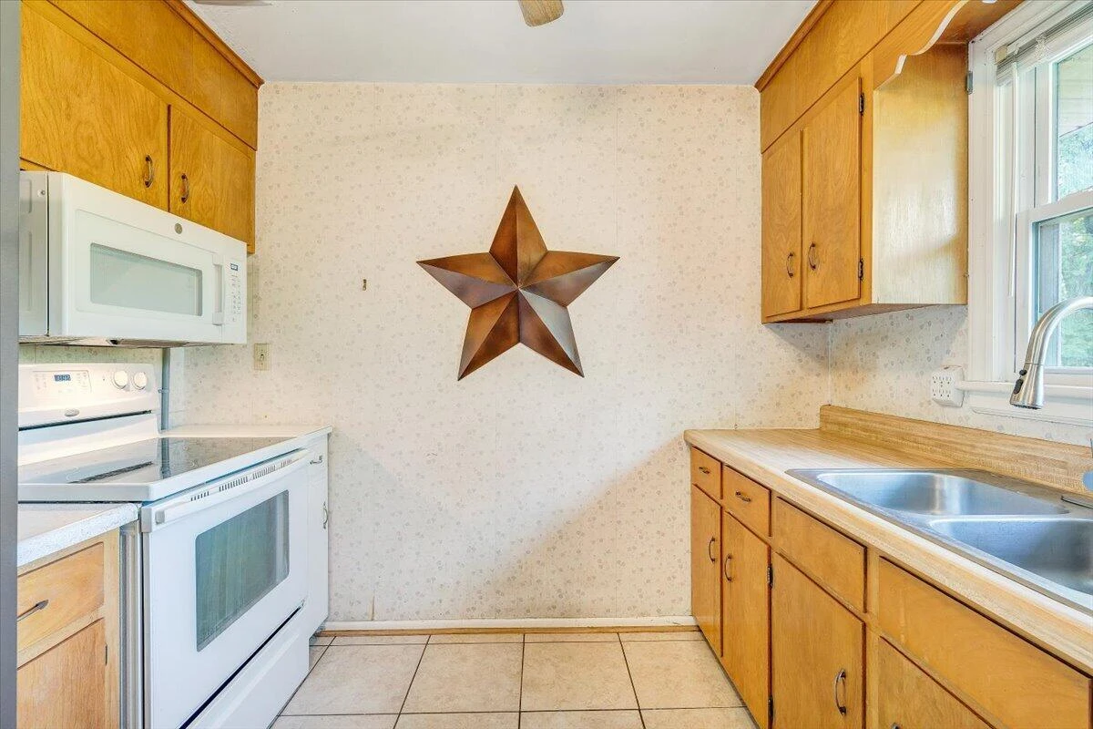 4852 Autumn LN - Photo 10