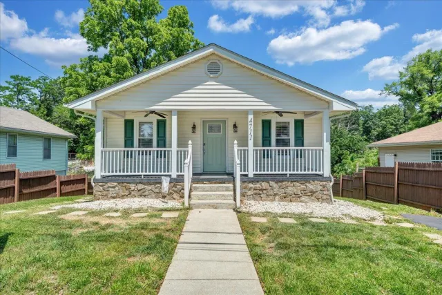 4711 Surrey AVE