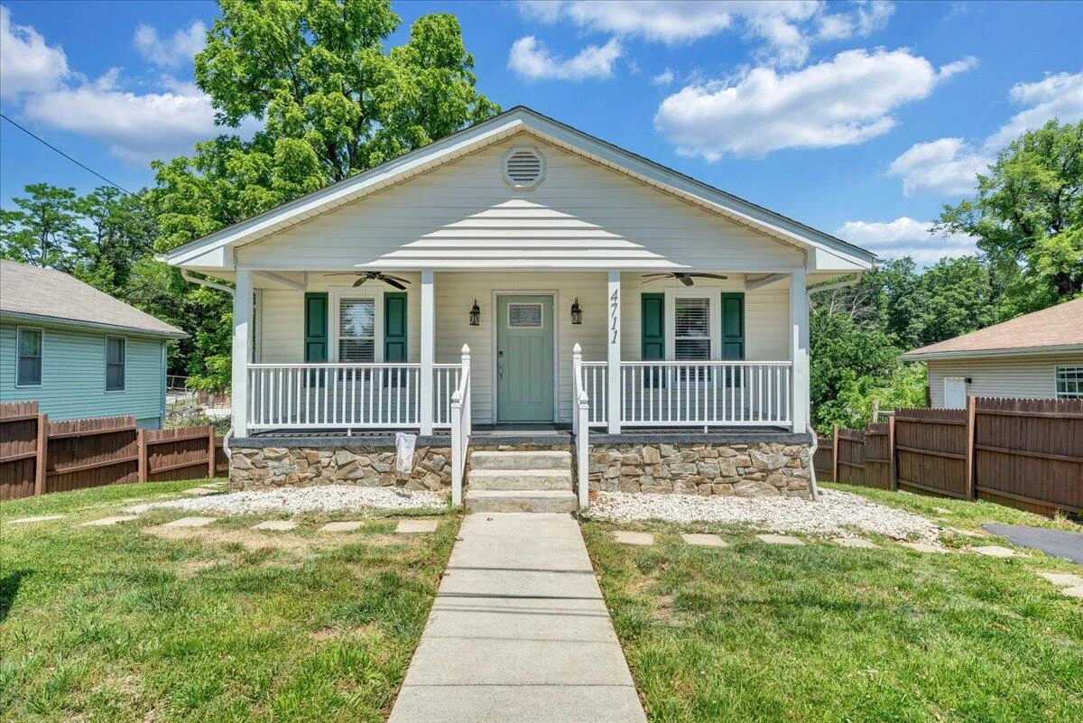 4711 Surrey AVE