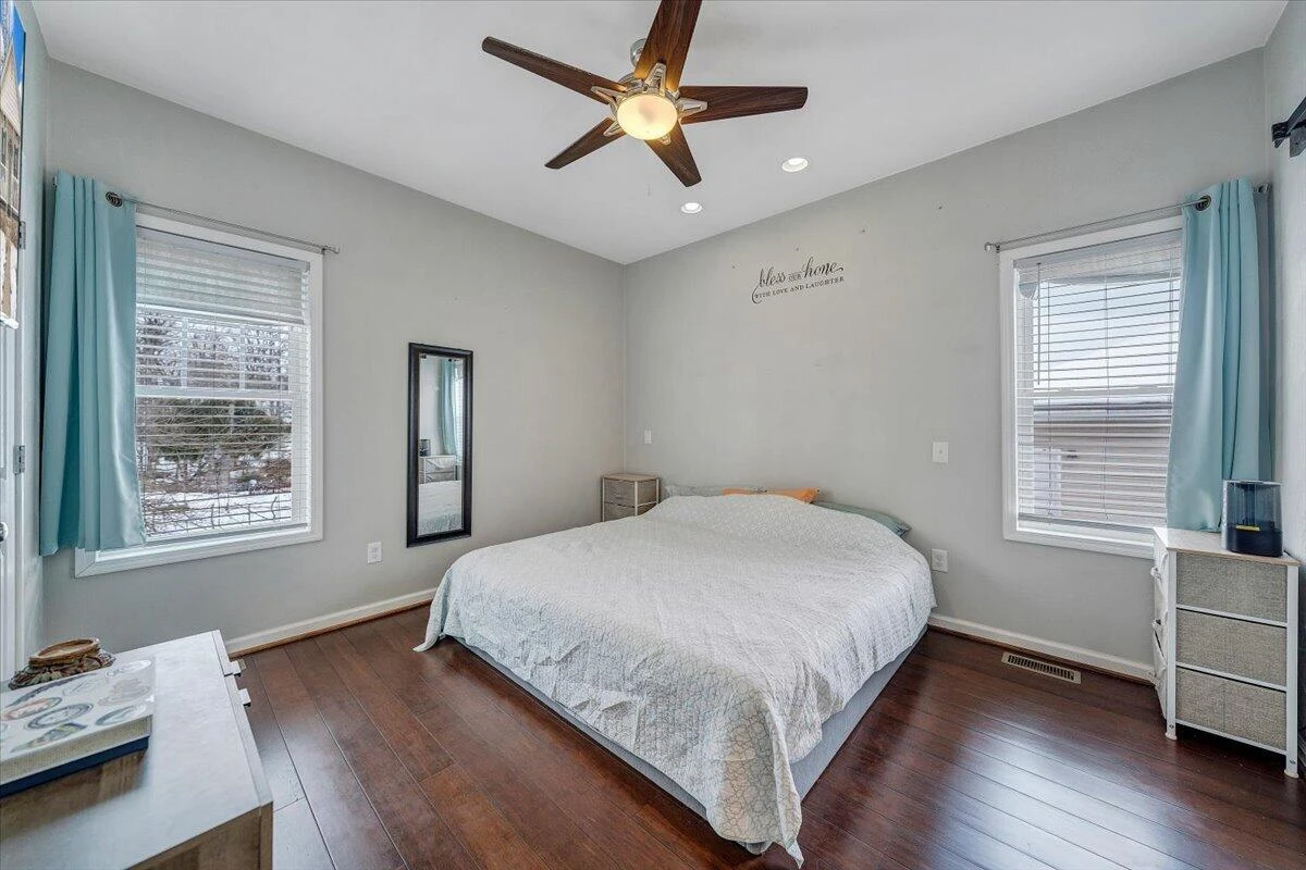4711 Surrey AVE - Photo 11