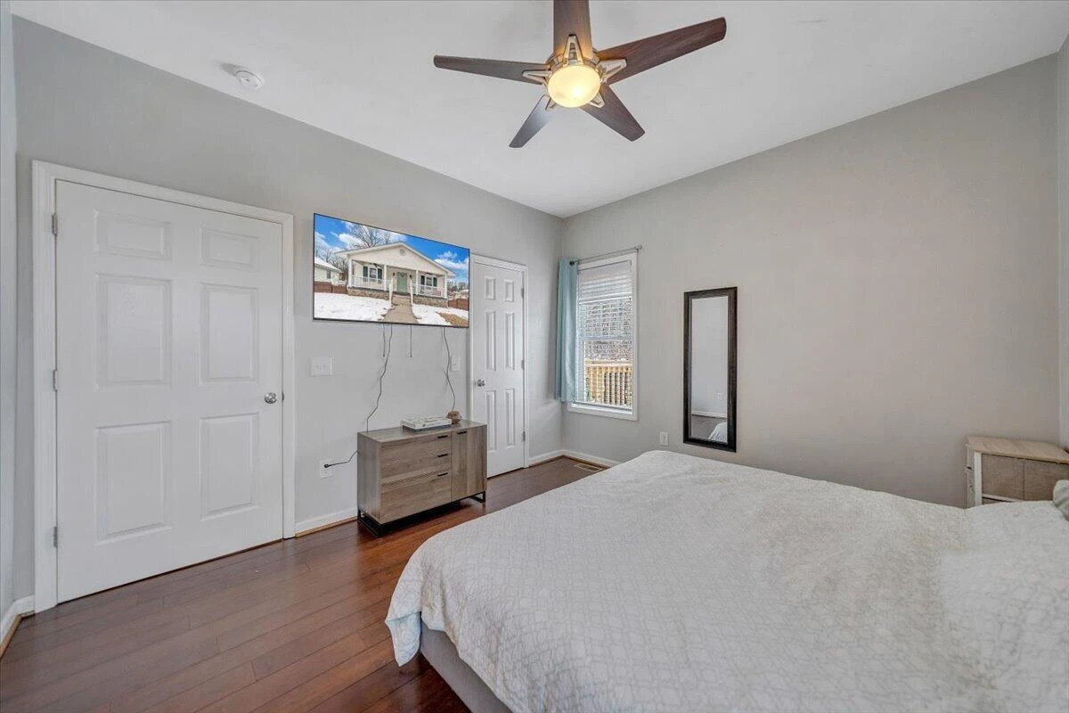 4711 Surrey AVE - Photo 12