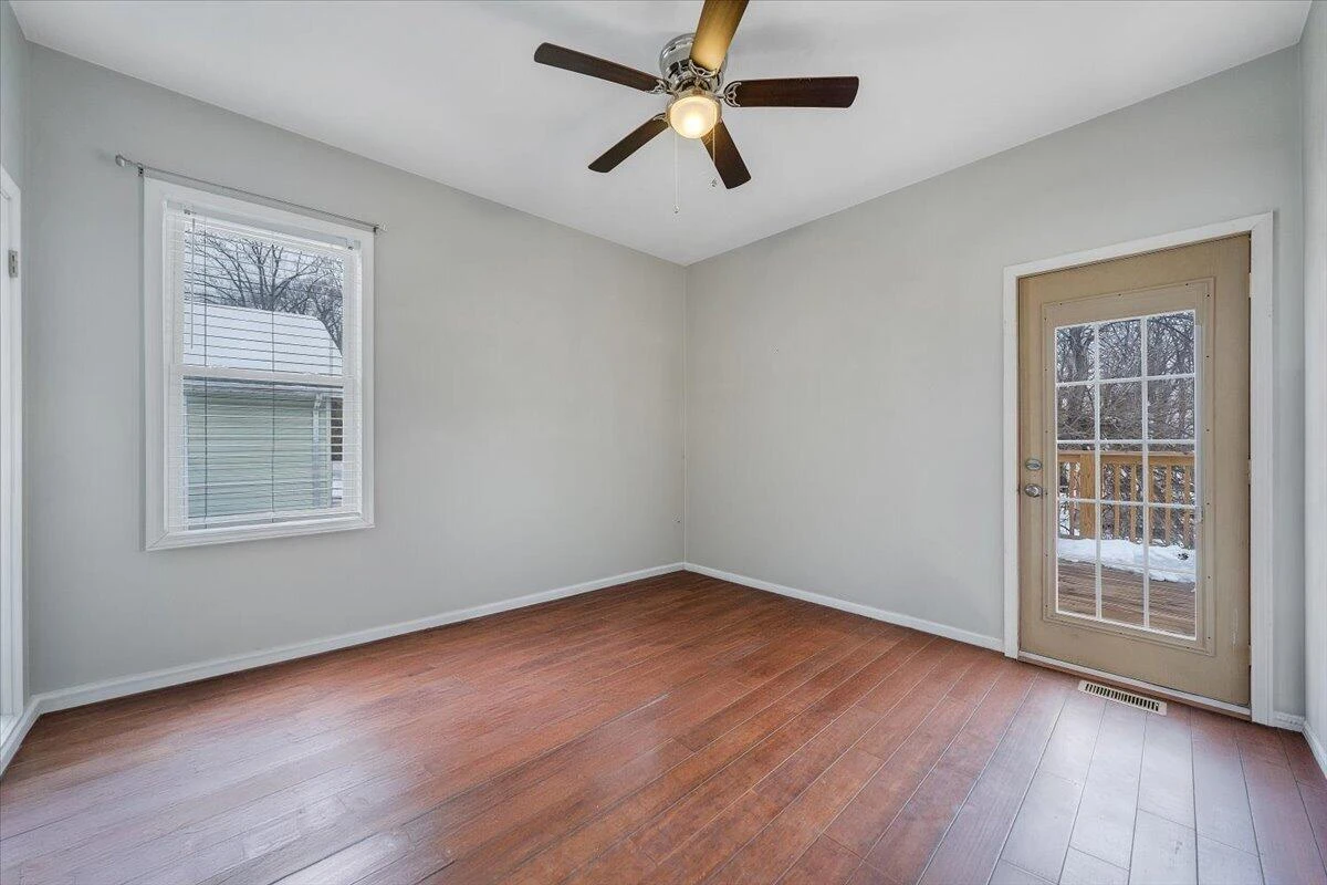 4711 Surrey AVE - Photo 15