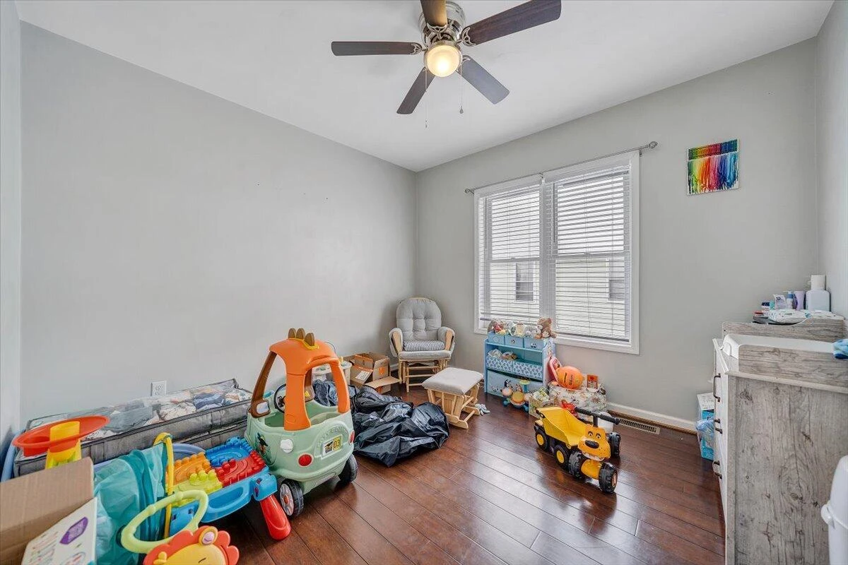 4711 Surrey AVE - Photo 18