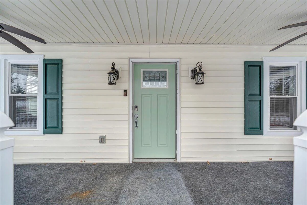 4711 Surrey AVE - Photo 3