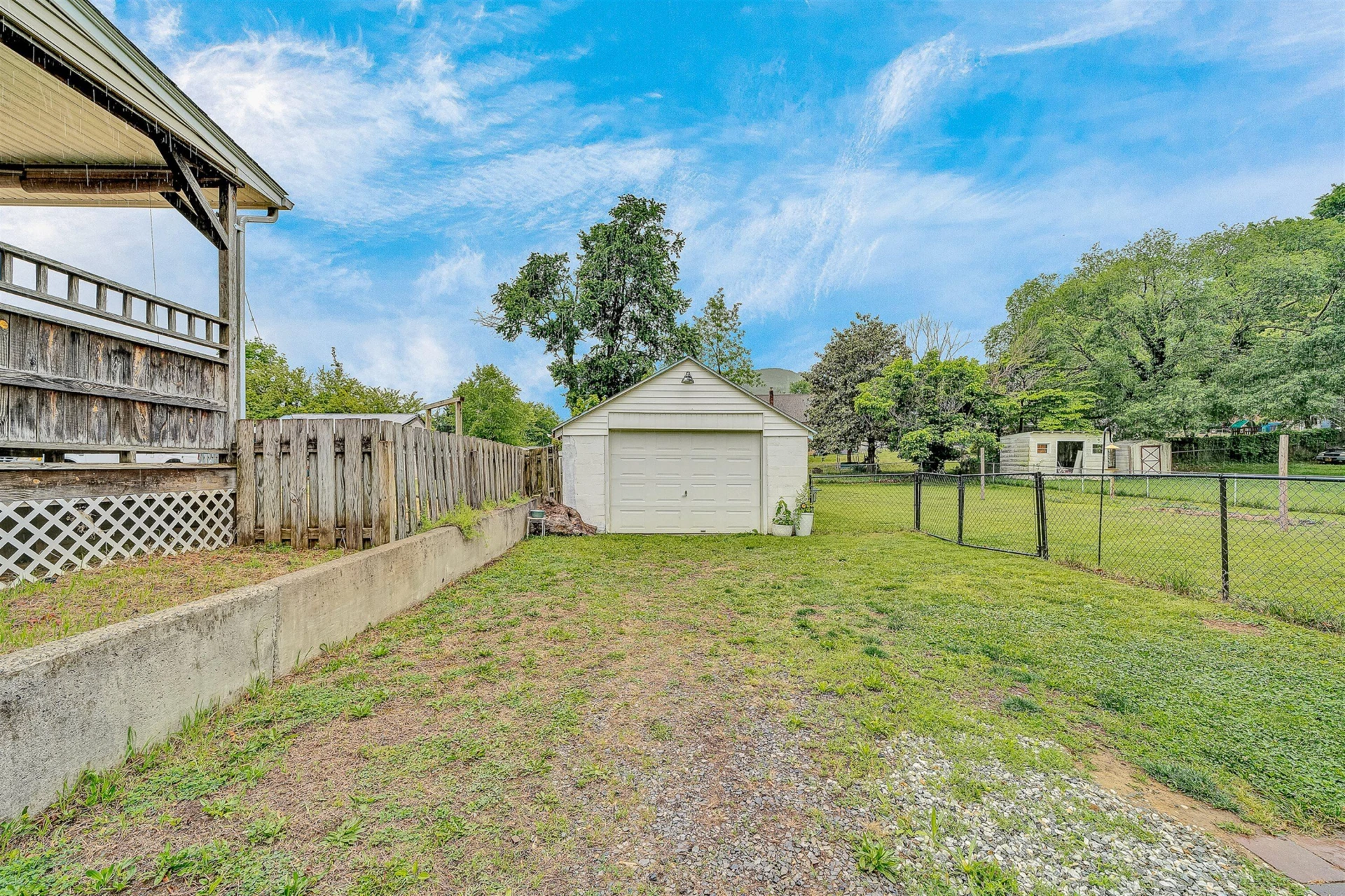 1119 Gearhart RD - Photo 17