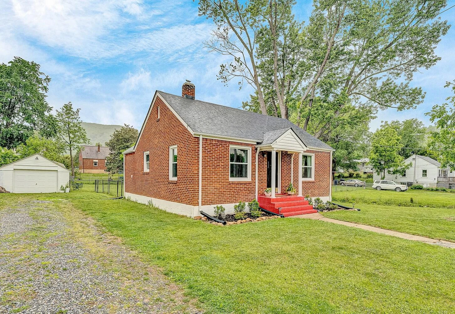 1119 Gearhart RD - Photo 2
