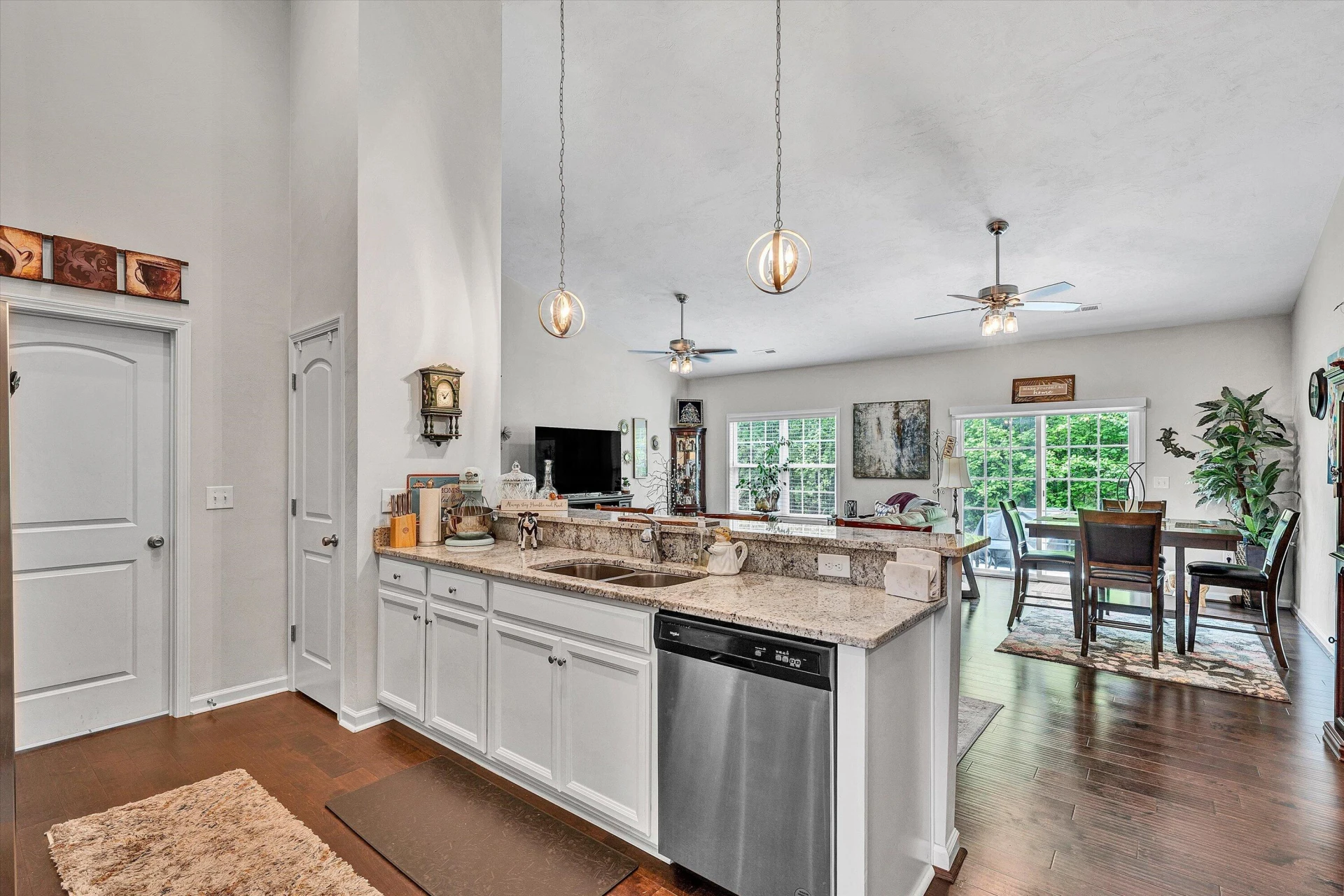 22 Carrington CT - Photo 13