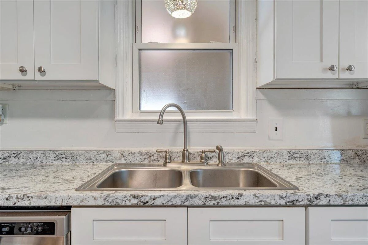 2525 Maiden LN - Photo 10