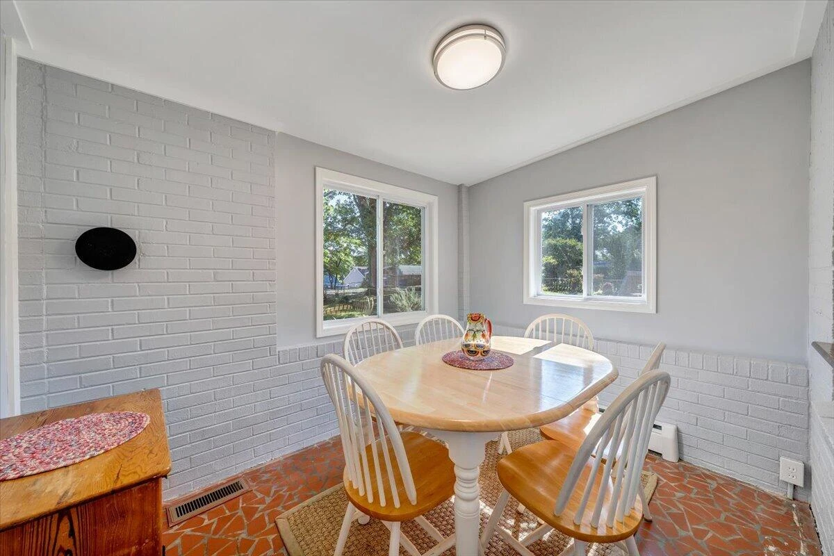 2525 Maiden LN - Photo 12
