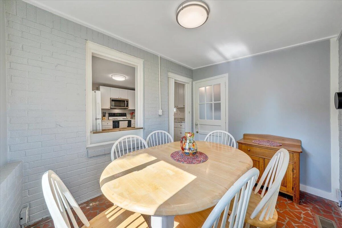 2525 Maiden LN - Photo 14