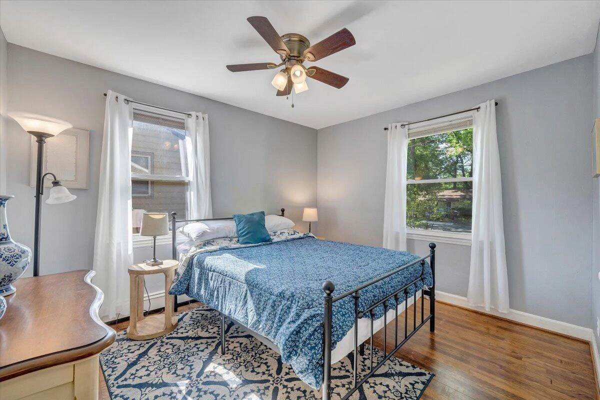 2525 Maiden LN - Photo 15