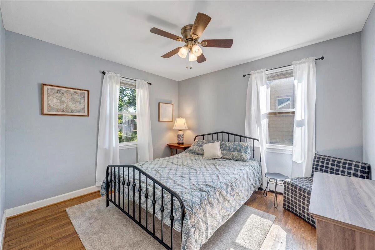 2525 Maiden LN - Photo 17
