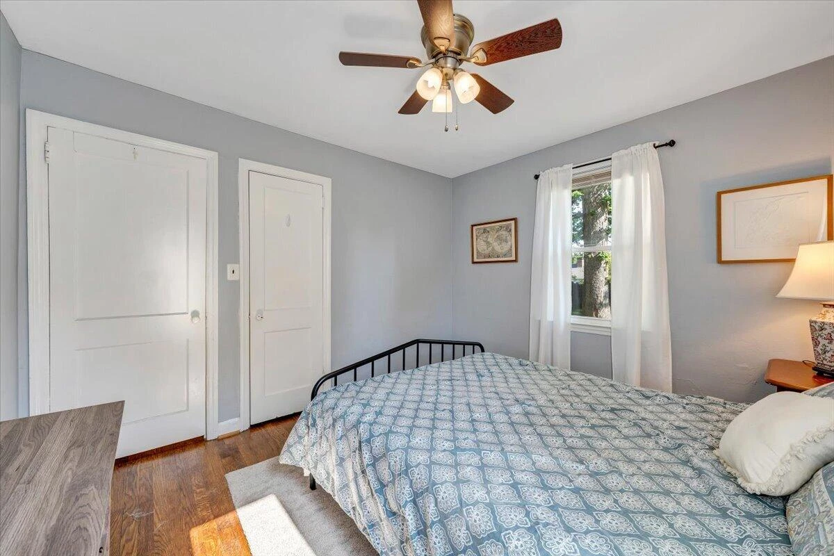 2525 Maiden LN - Photo 18