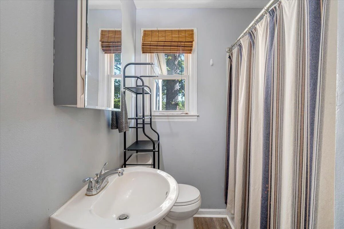 2525 Maiden LN - Photo 19