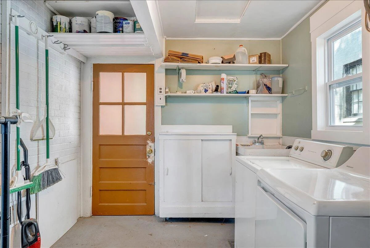 2525 Maiden LN - Photo 20
