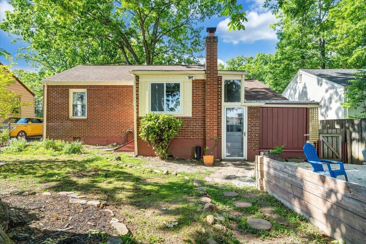 2525 Maiden LN - Photo 28