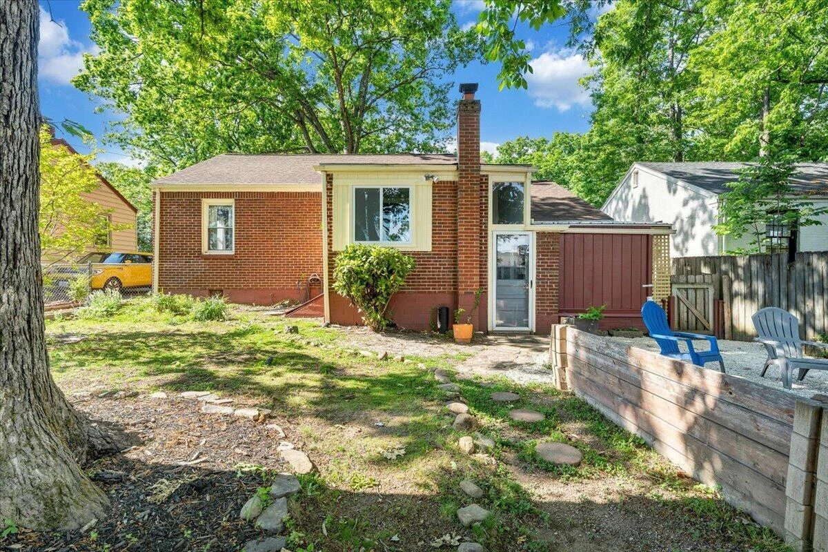 2525 Maiden LN - Photo 29