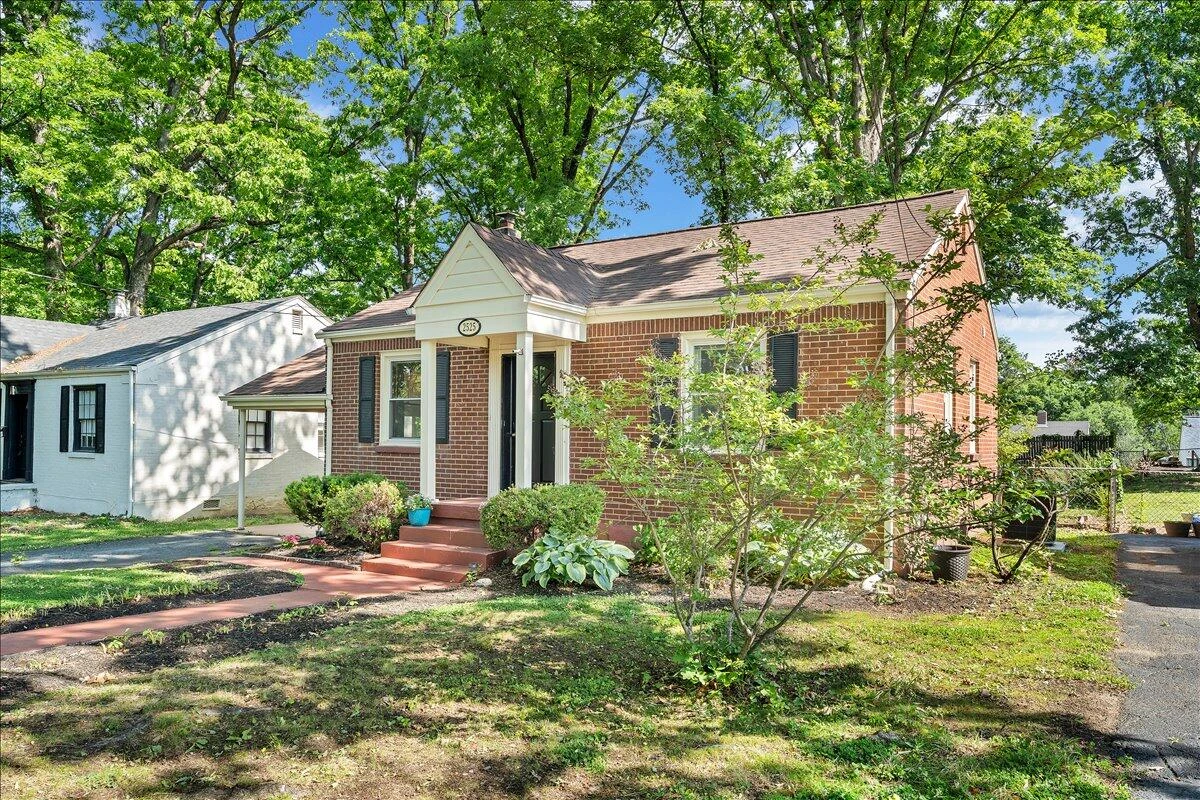 2525 Maiden LN - Photo 31